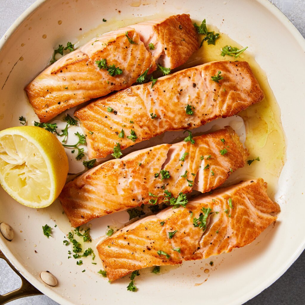 how to cook salmon in a pan at home