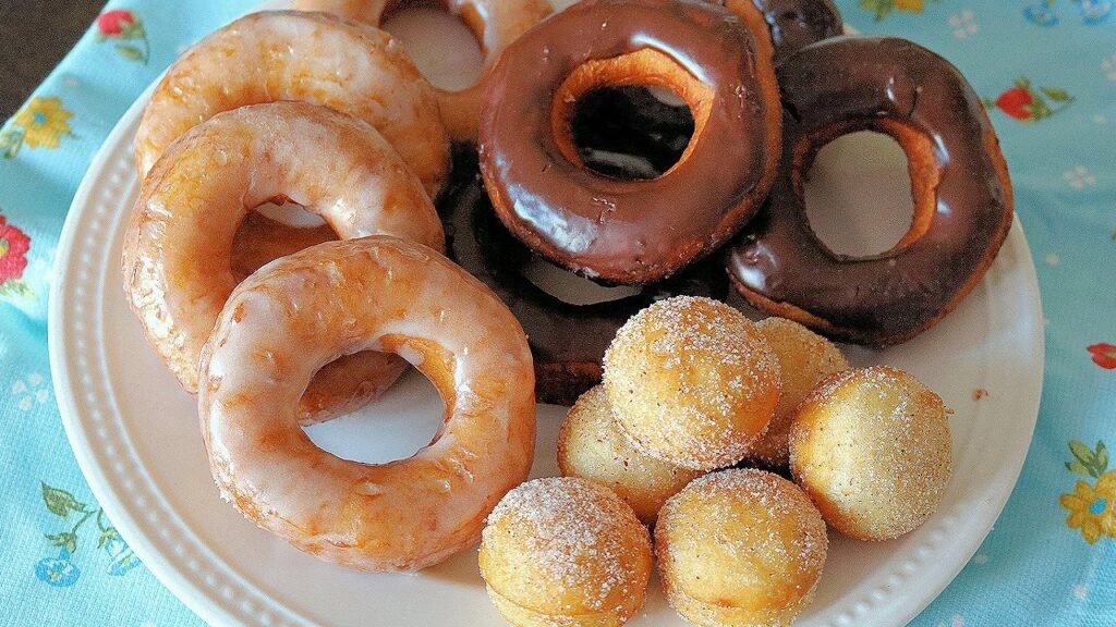 eay way to make biscuit doughnuts