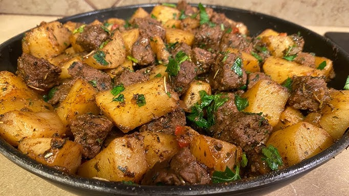 Garlic Butter Steak Bites and Potatoes: A Flavorful One-Pan Dinner Recipe