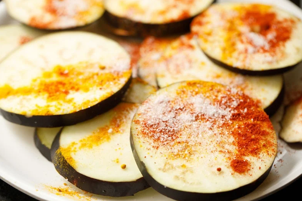 How to cook Begun Bhaja Recipe: A Crispy Bengali Delight